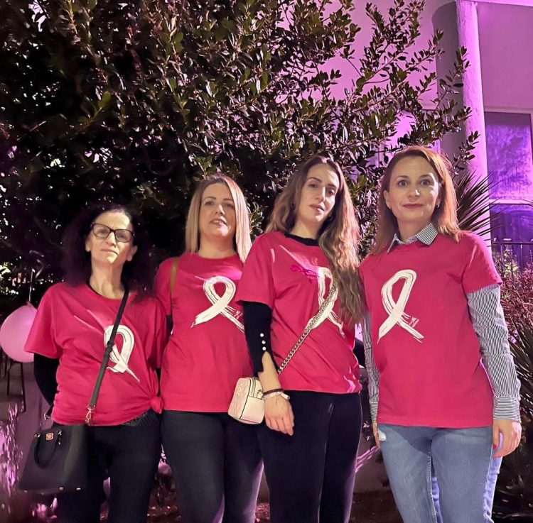 Στα ροζ για καλό σκοπό η… Ειρήνη