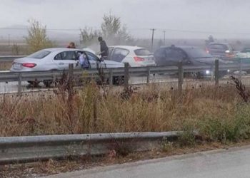 Καραμπόλα έξι οχημάτων στο συνδετήριο δρόμο του Ε65 στην Ξυνιάδα
