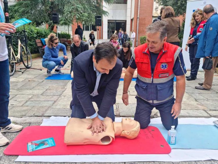 «Δύο χέρια μπορούν να σώσουν μια ζωή»