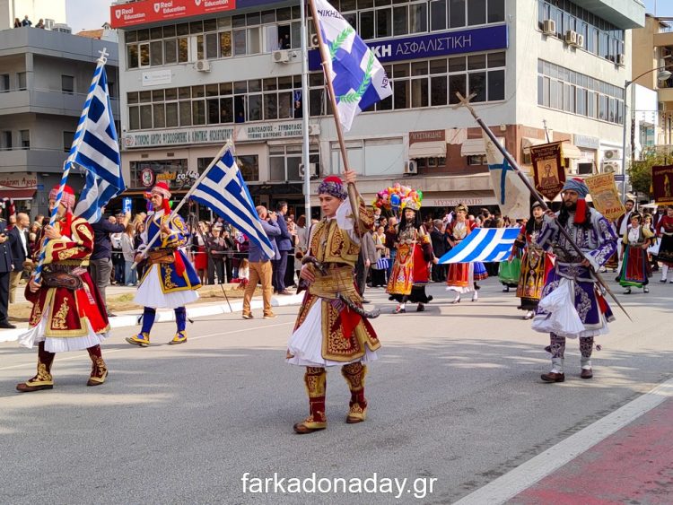 ΤΡΙΚΑΛΑ | Με καμάρι και υπερηφάνεια η παρέλαση  για την Εθνική Επέτειο της 28ης Οκτωβρίου 1940