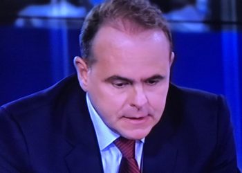 O Οικονόμου «πυροβολεί» την κυβέρνηση