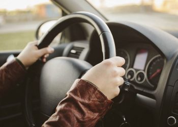 Λάρισα: Ζευγάρι για «όσκαρ» ατυχίας! – Τράκαραν μεταξύ τους