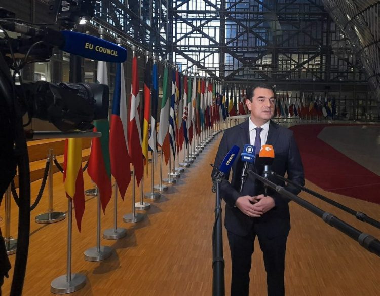 Κ. Σκρέκας: Δεν μπορούμε να μείνουμε με σταυρωμένα τα χέρια