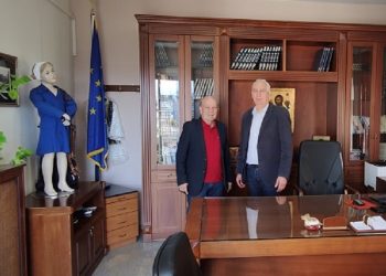Επίσκεψη  Σιμορέλη στη Διεύθυνση Πρωτοβάθμιας Εκπαίδευσης Τρικάλων
