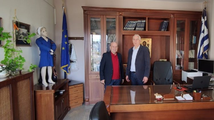 Επίσκεψη  Σιμορέλη στη Διεύθυνση Πρωτοβάθμιας Εκπαίδευσης Τρικάλων