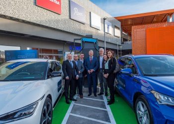 Oι πρώτοι ταχυφορτιστές έως 300 kW DC στην Ελλάδα  από τη ΔΕΗ blue σε κομβικά σημεία σε όλη τη χώρα