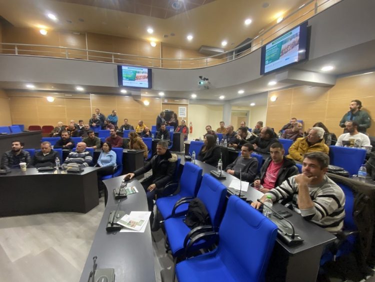 Οι μελισσοκόμοι της Θεσσαλίας αγκάλιασαν το πρωτοπόρο πανελλαδικά πρόγραμμα της Βασιλοτροφίας