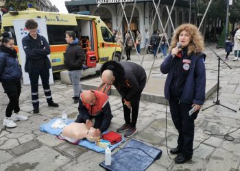 Και παρουσίαση ΚΑΡΠΑ – απινιδωτών στα χριστουγεννιάτικα Τρίκαλα