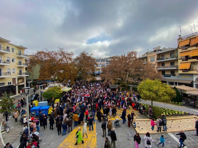 Μεγάλη Παρέλαση Ξωτικών και αστείρευτο κέφι στο κέντρο των Τρικάλων