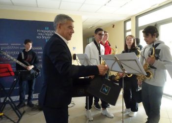 Χριστουγεννιάτικα Κάλαντα στον Περιφερειάρχη Θεσσαλίας Κώστα Αγοραστό