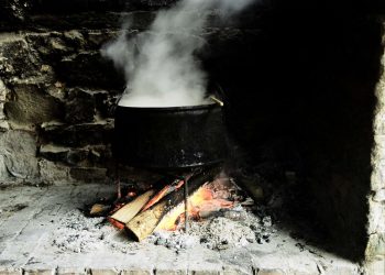 Βράζουν στο ίδιο καζάνι…