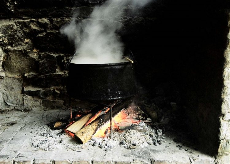 Βράζουν στο ίδιο καζάνι…