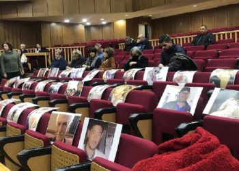 Δίκη για το Μάτι: Οι φωτογραφίες των θυμάτων στα καθίσματα του Εφετείου