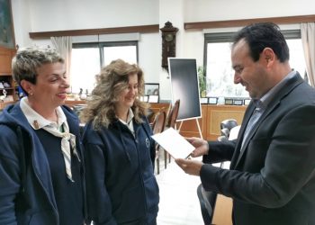 Γιορτινό δώρο στον Παπαστεργίου