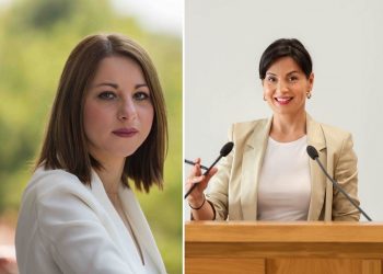 Το κορίτσια ξενυχτάνε με ένα μυστικό……