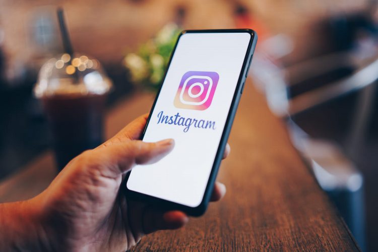 Instagram: «Χρυσάφι» στα πόδια των διασήμων – Ζαλίζουν τα ποσά που χρεώνουν