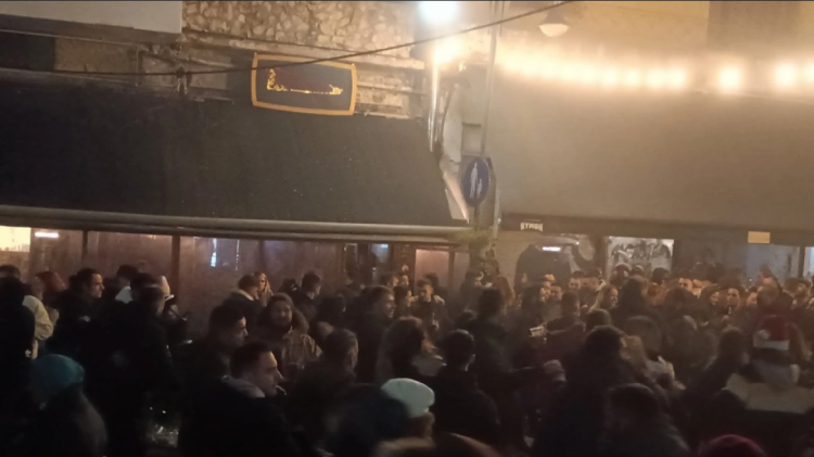 Λάρισα: Το πιο «τρελό» κλείσιμο μαγαζιού έγινε με πέταγμα τραπεζιών και σπασμένα πιάτα