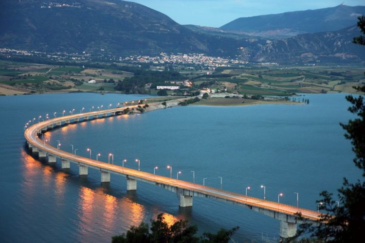 Βέροια: Έριξε το βρέφος στον παγωμένο Αλιάκμονα και πήγε σε ξενοδοχείο – Το χρονικό έως την ομολογία της μητέρας