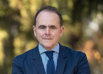 OIKONOMOY: «Aς μη μιλάνε για κέντρο πια, δεν πείθουν κανέναν».
