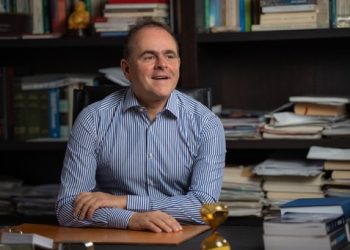 Ο Οικονόμου για τα σκάνδαλα «γαλάζιων» βουλευτών