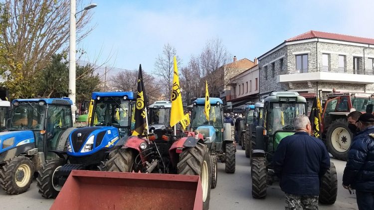Μεγάλο συλλαλητήριο στην Αγιά Λάρισας – Βγήκαν στο δρόμο με τρακτέρ οι αγρότες