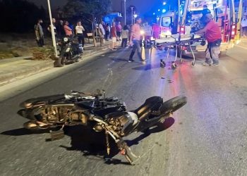 Σοβαρό τροχαίο στη Λάρισα – Μηχανή έφυγε από το δρόμο, τραυματίστηκε 46χρονος