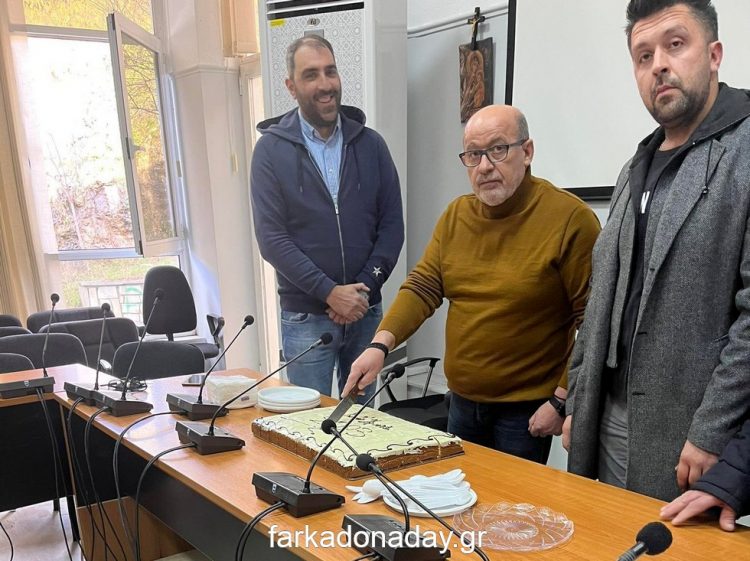 Κοπή βασιλόπιτας της Δημοτικής Αρχής με τους υπαλλήλους του Δήμου Φαρκαδόνας