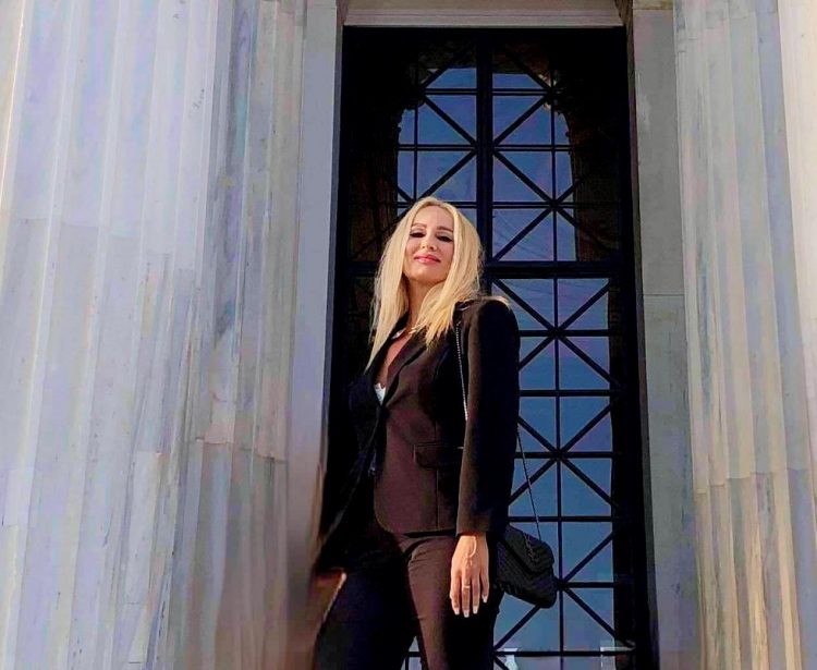 Η Χαρά Ξάνθη τα είπε έξω από τα δόντια: «Έχουμε μάθει να αρεσκόμαστε σε παραμύθια»