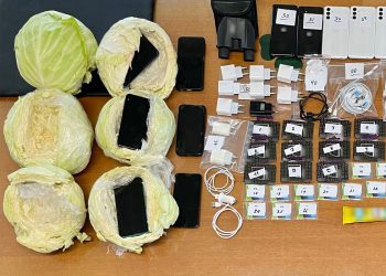 Τρίκαλα: Ήθελαν να περάσουν κινητά στις φυλακές κρύβοντάς τα μέσα σε λάχανα!