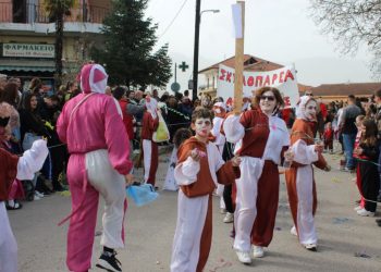 Πλήθος κόσμου στο «Καρναβάλι Γόμφων» την Καθαρά Δευτέρα