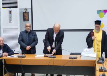 Το Δημοτικό Συμβούλιο Φαρκαδόνας έκοψε την πρωτοχρονιάτικη πίτα