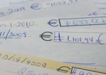 Λαρισαίος πήγε να εισπράξει σε τράπεζα στον Βόλο… πλαστή και κλεμμένη επιταγή