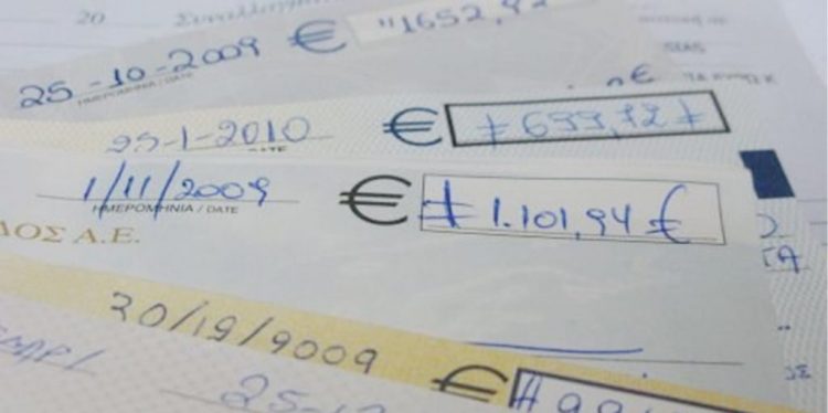 Λαρισαίος πήγε να εισπράξει σε τράπεζα στον Βόλο… πλαστή και κλεμμένη επιταγή
