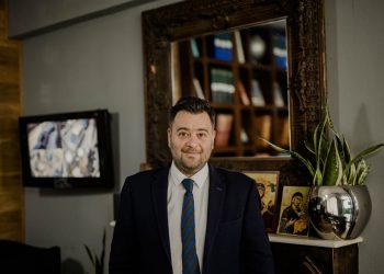 Κούφια λόγια… Μητσοτάκης – Τσίπρας