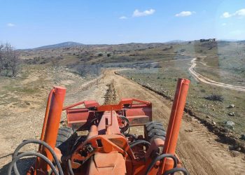 Η δημοτική αρχή καθαρίζει και συντηρεί κτηνοτροφικούς και αγροτικούς δρόμους στο Γριζάνο