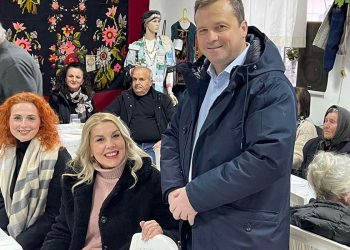 Ο Λιούτας δίπλα στους συμπολίτες μας τιμώντας τους συλλόγους για την προσφορά τους