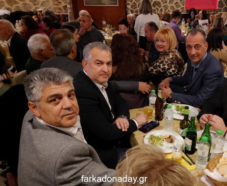 ΦΟΥΝΤΩΝΟΥΝ τα σενάρια!