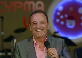 Σοκ στη Λάρισα: Έφυγε στα 65 του ο γνωστός τραγουδιστής Νίκος Μπάος