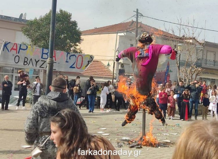 Ξεφάντωσαν σε αποκριάτικους ρυθμούς με την ψυχή τους στο Γριζάνο
