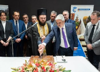 «Λαοθάλασσα» στην κοπή πίτας του Επιμελητηρίου Τρικάλων