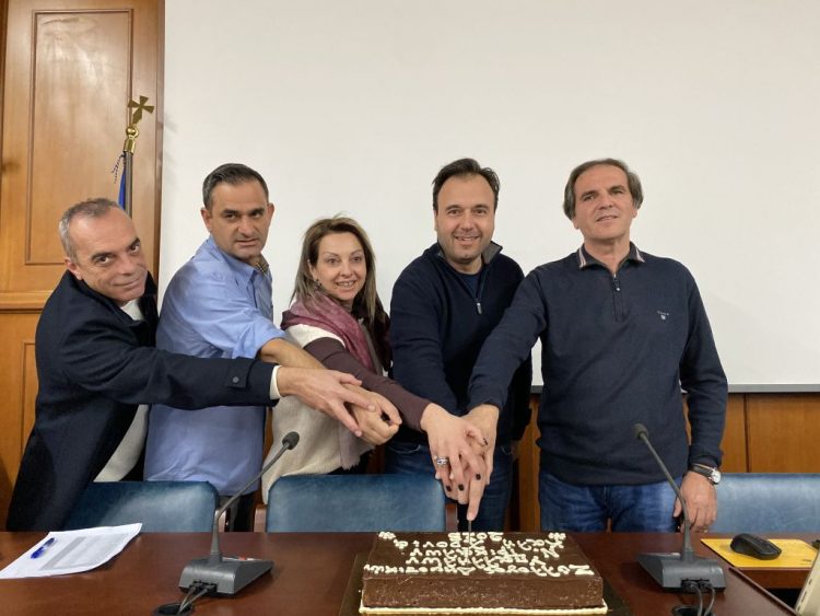 Με έμφαση στην ασφάλεια των εργαζομένων οι ευχές στην πίτα των τρικαλινών δημοτικών υπαλλήλων