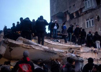 Σεισμός 7,7 Ρίχτερ: Πάνω από 500 οι νεκροί σε Τουρκία και Συρία