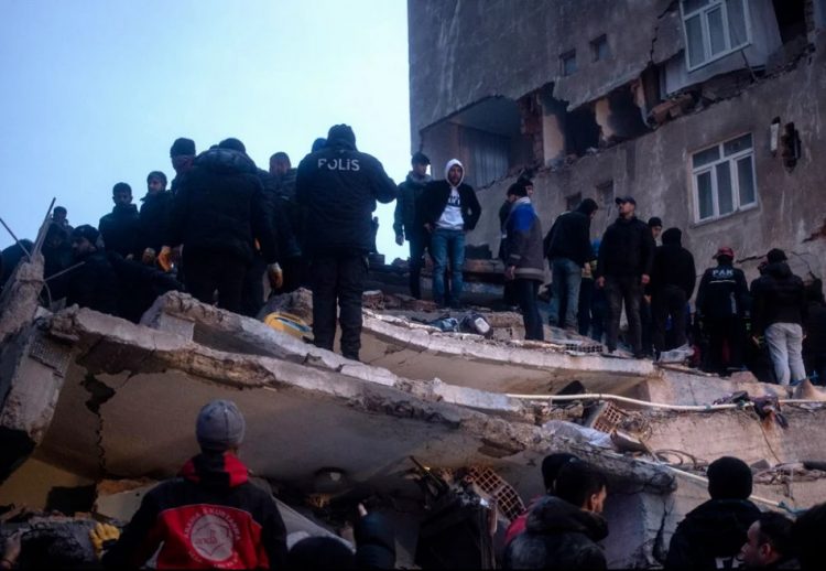 Σεισμός 7,7 Ρίχτερ: Πάνω από 500 οι νεκροί σε Τουρκία και Συρία