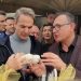 Προσέφεραν σκόρδα οι Λαρισαίοι στον Μητσοτάκη για το… κακό το μάτι (βίντεο)