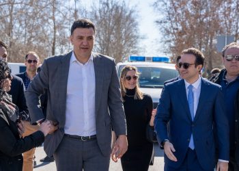 Μεγάλο πλήθος κόσμου συγκέντρωσε ο Μικέλης Χατζηγάκης στα Τρίκαλα