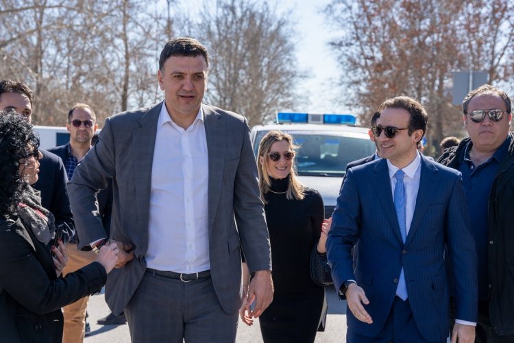 Μεγάλο πλήθος κόσμου συγκέντρωσε ο Μικέλης Χατζηγάκης στα Τρίκαλα