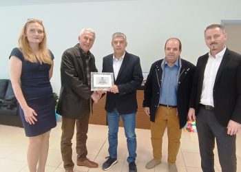 Βράβευσε τον Κ. Αγοραστό για τη διαχρονική προσφορά του στην ποδηλασία η Ελληνική Ομοσπονδία Ποδηλασίας