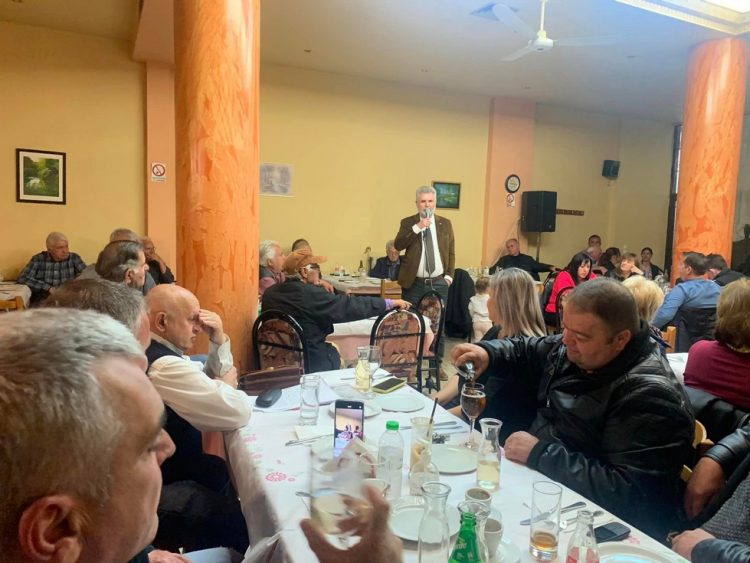 Έκοψε… πίτσα στο Νεοχώρι ο Σταμόπουλος