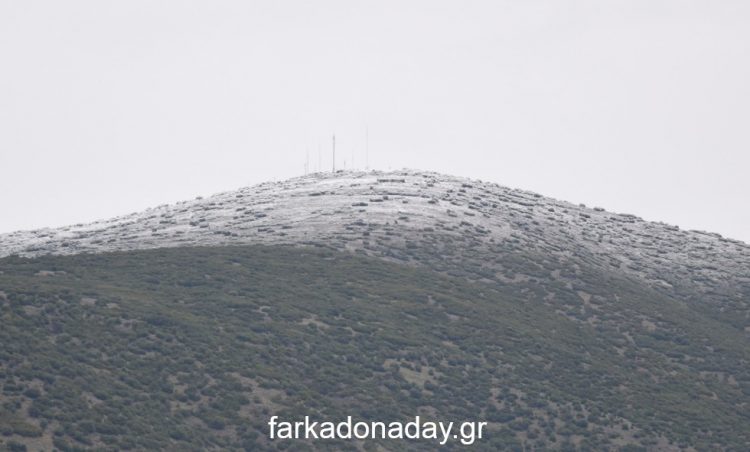 Χιόνισε τη νύχτα στον Πετρόπορο