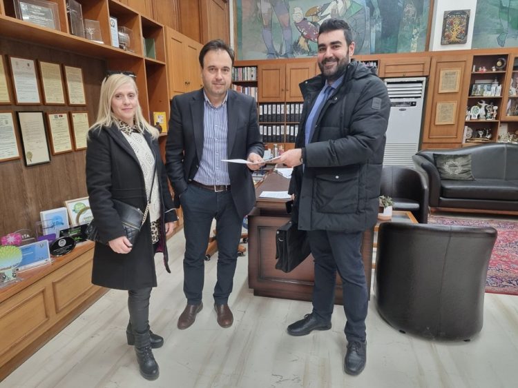 Ψήφισμα διαμαρτυρίας επιδόθηκε στον Δήμαρχο Τρικαίων